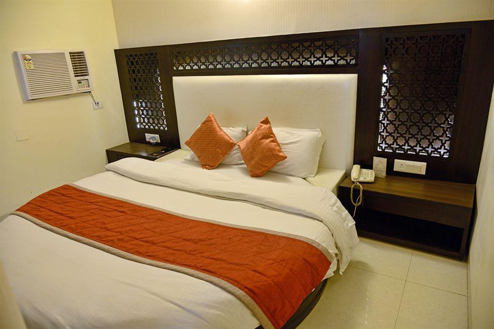 Hotel City Heart Premium Chandigarh Bagian luar foto
