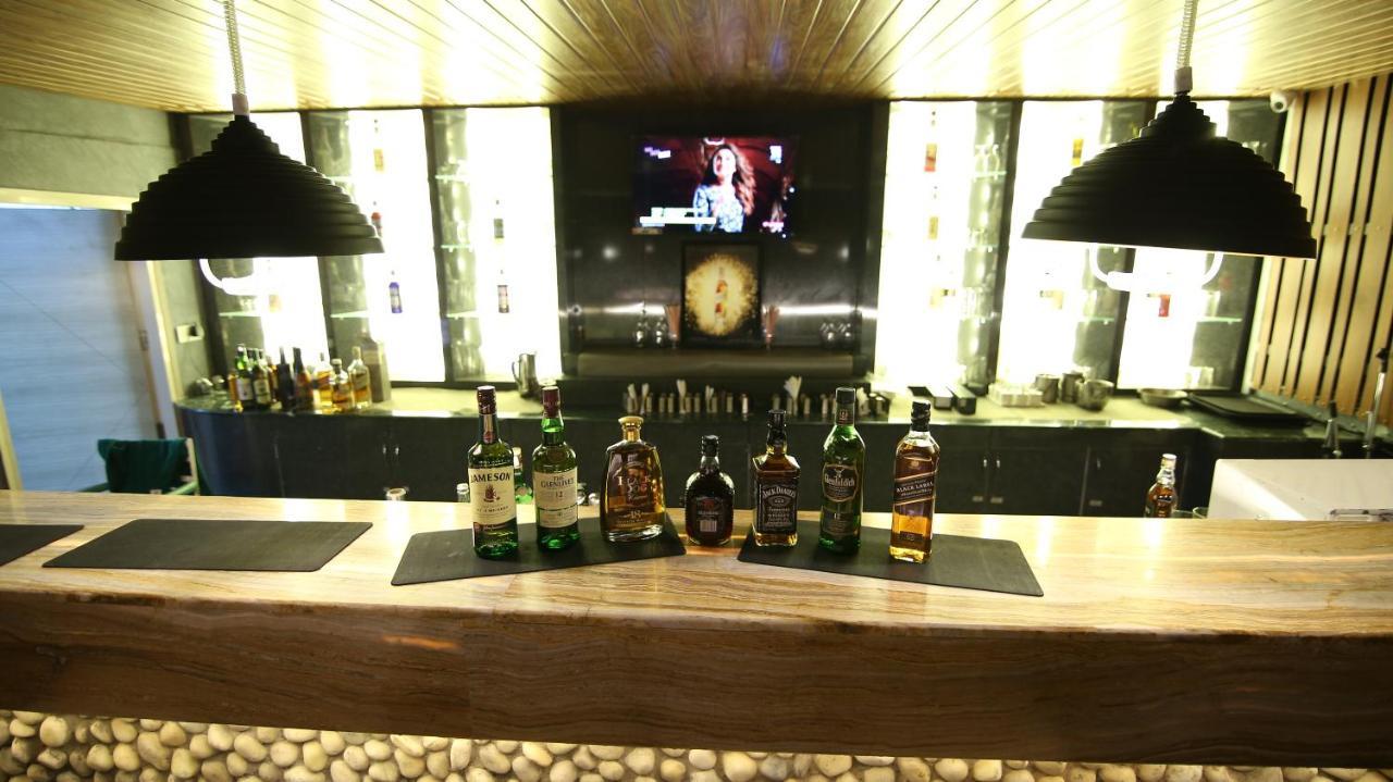 Hotel City Heart Premium Chandigarh Bagian luar foto