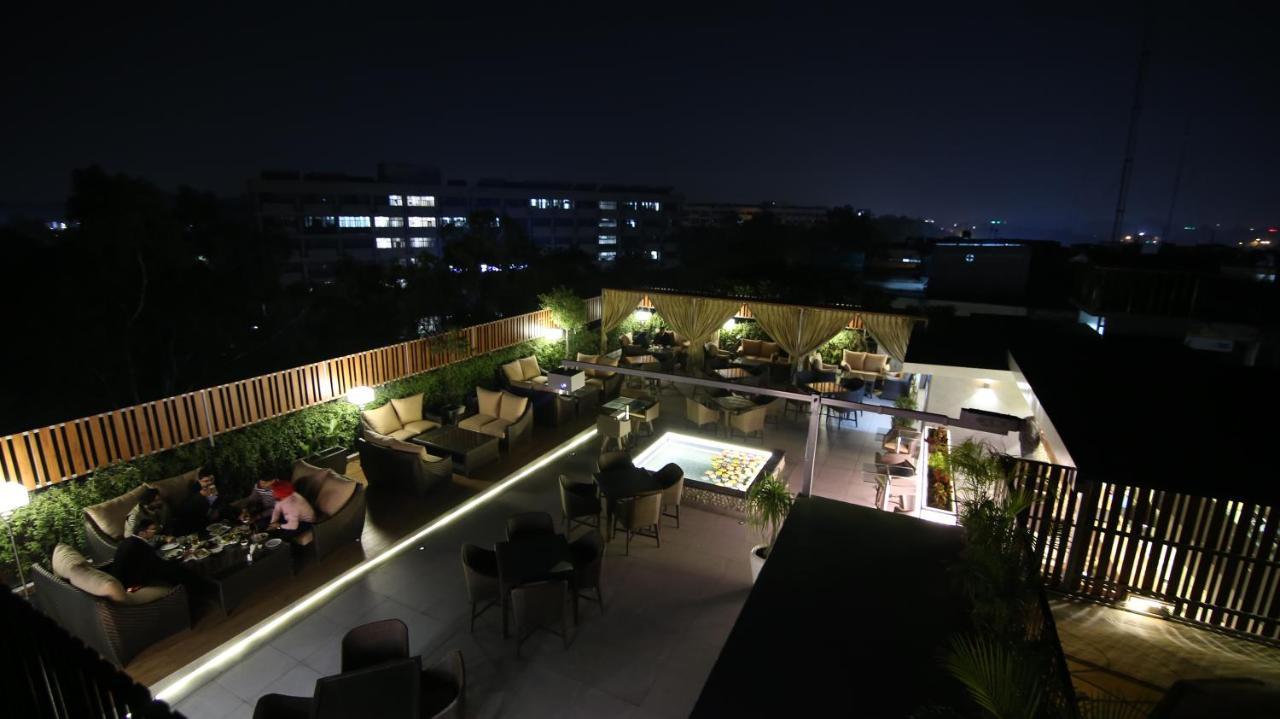 Hotel City Heart Premium Chandigarh Bagian luar foto